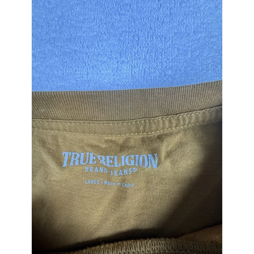 True Religion Men's Size Large Antique Gold Arch Logo Crew Neck Tee